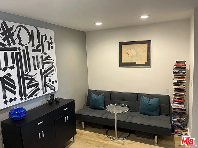 723 Palisades Beach Rd #211 — Photo 20