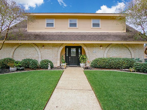 3rd image of 3002 Shady Creek Dr