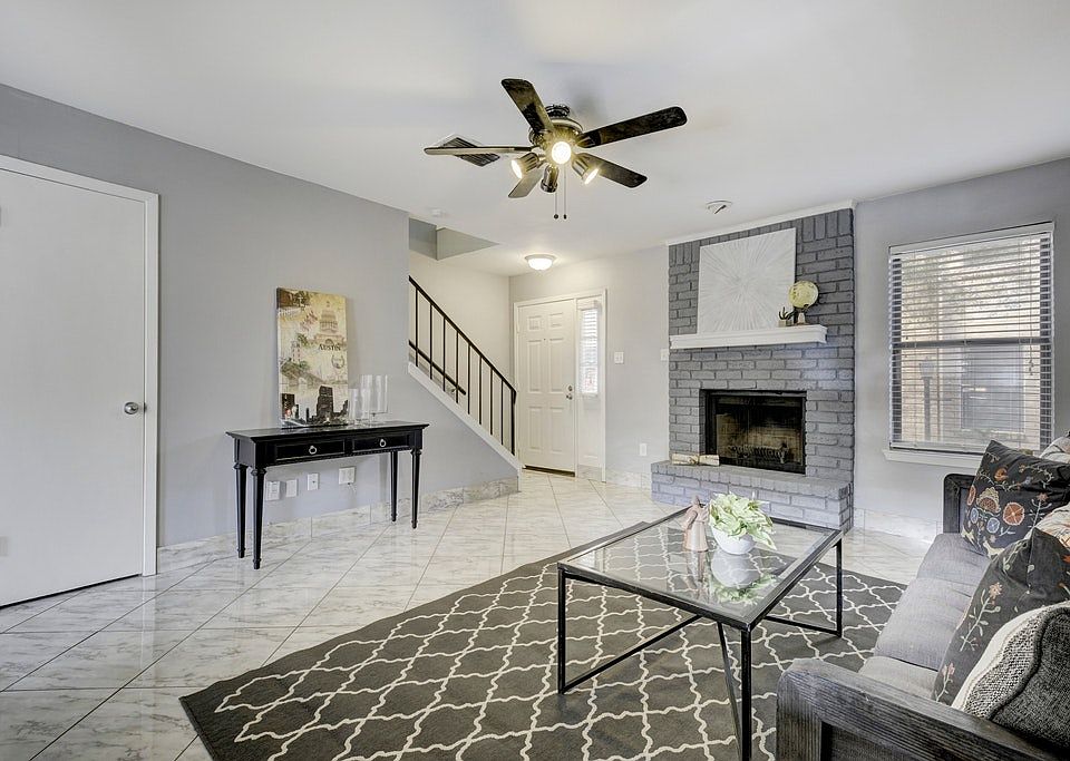 1st image of 814 Banister Ln