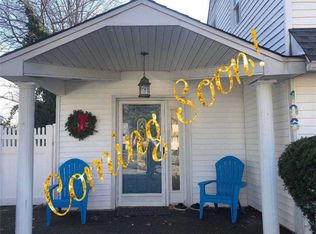 106 Stirrup Ln, Levittown, NY 11756