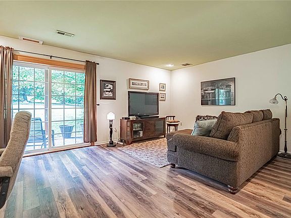4th image of 2760 Red Oak Cir #C5