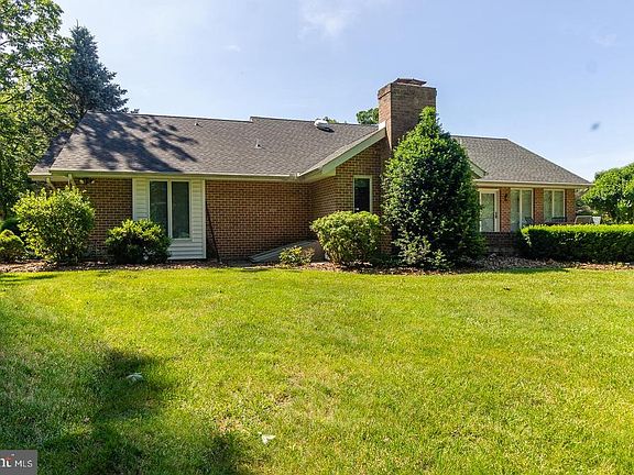 3rd image of 6904 Fairway Dr E
