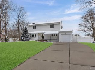 3 Brenner Rd, Coram, NY 11727