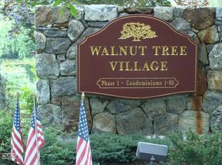 20 Saint George Pl, Sandy Hook, CT 06482