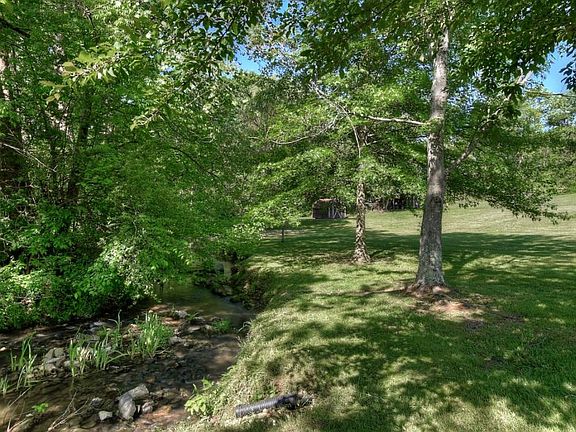 4th image of 113 Woodlawn Cir