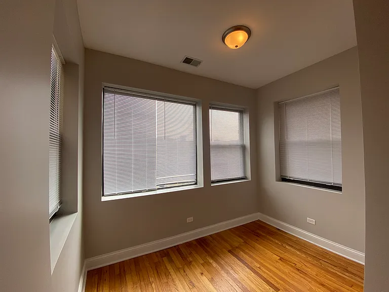 3216 W Argyle St #2 — Photo 8