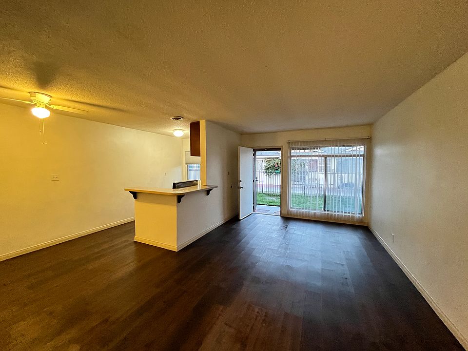 Living room & Kitchen