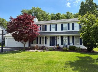 581 Bram Hall Dr, Rochester, NY 14626