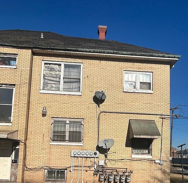 2nd image of 701 Madison St