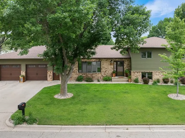 611 Viking Dr, Marshall, MN 56258