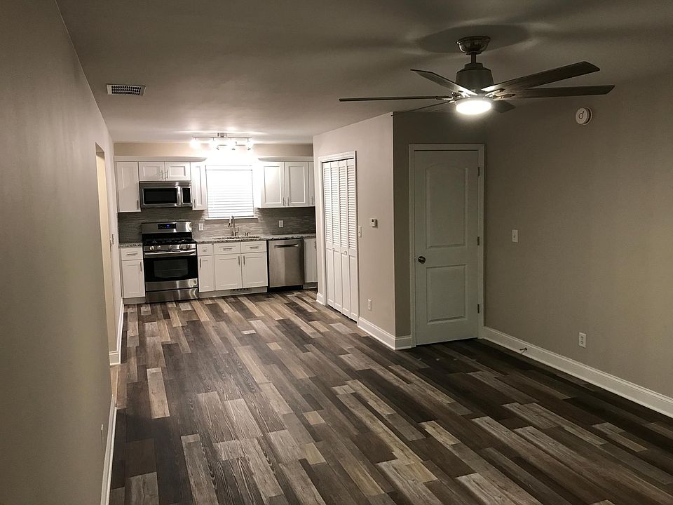 1st image of 105 N Elm St #103