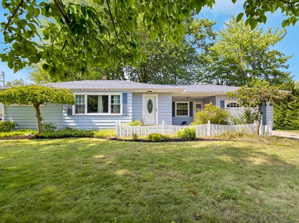 3920 Venice Dr, Erie, PA 16506