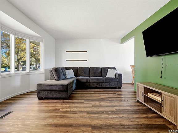 4th image of 147 Rink Avenue