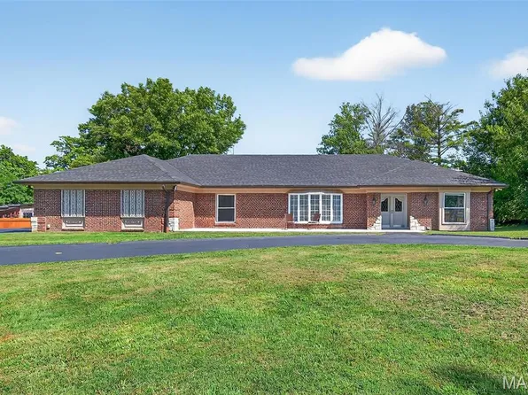 9 Kirken Knoll Dr, Saint Louis, MO 63131