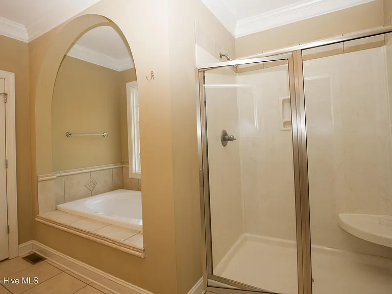 16 Montrose Ct — Photo 38