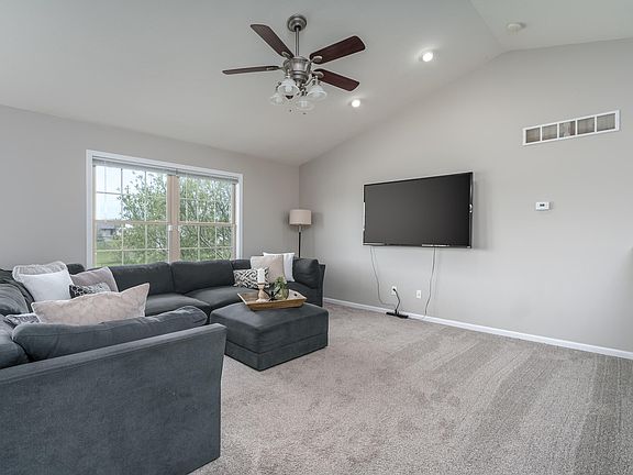 3rd image of 24464 Wren Ave