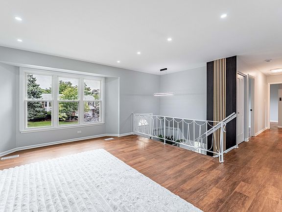 5th image of 113 Camelot Way