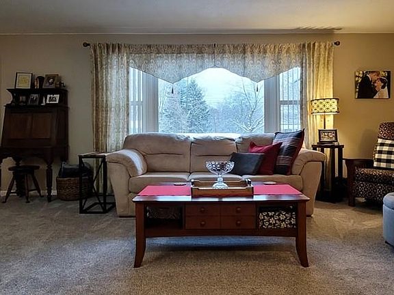 5th image of 35 Brookside Cir