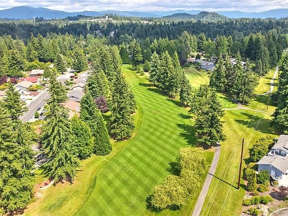 Living on the golf course offers you the ability to quickly access the club for dining and recreation.