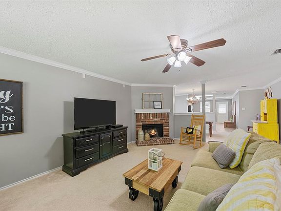 4th image of 804 Lewis Canyon Ln