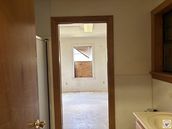 5th image of 601 Columbia Road 200