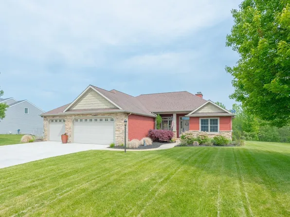 622 E Essex Dr, Warsaw, IN 46582