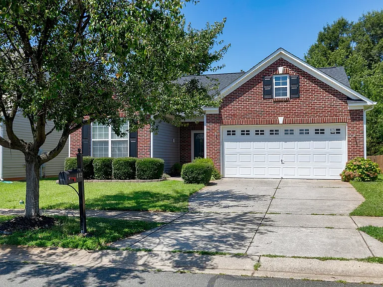 412 Cline Falls Dr — Photo 2