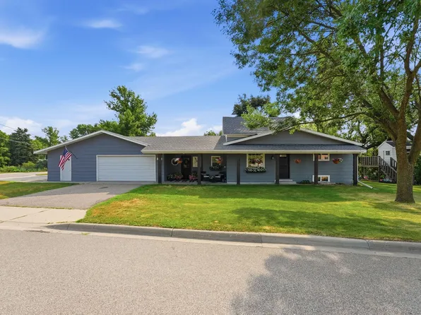 505 Ash St SE, New London, MN 56273