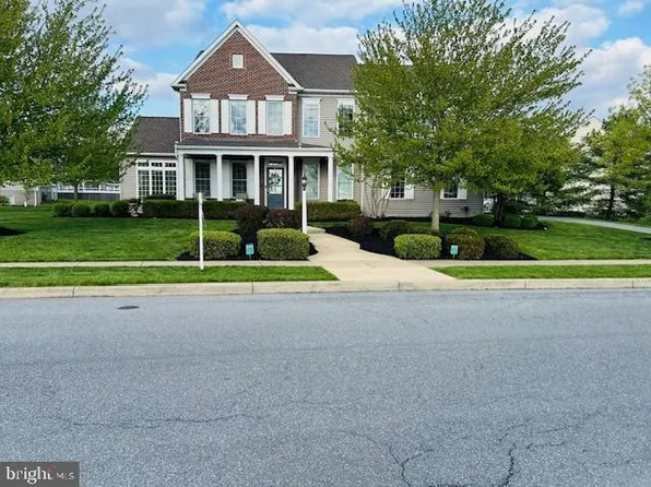 7388 View Crest Dr, Harrisburg, PA 17112