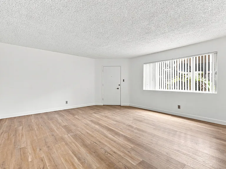 540-600 W Channel Islands Blvd #1 — Photo 10