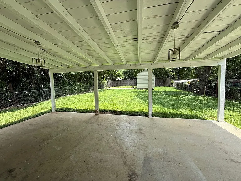 2202 Burnett Ave — Photo 11