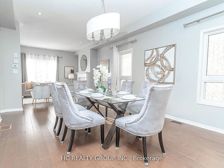 215 Armstrong Cres — Photo 2
