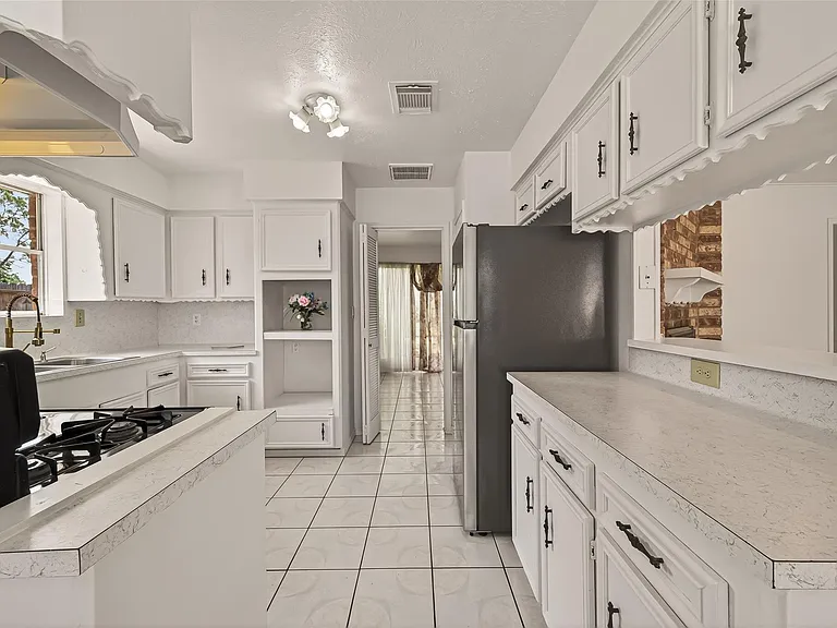 9422 Kristin Dr — Photo 24