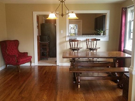 Dining room.