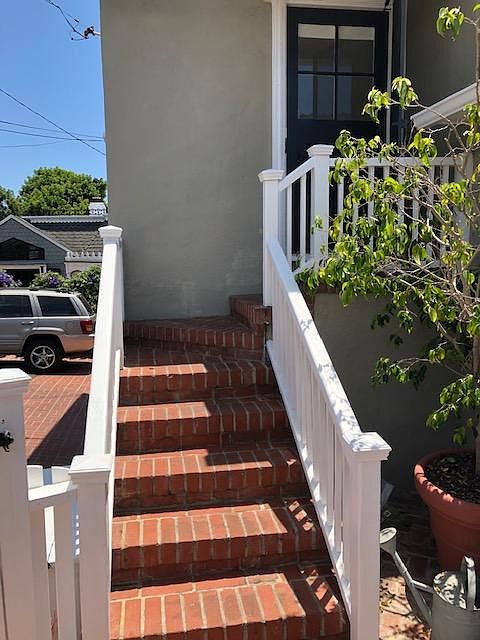 Private entrance stairway.