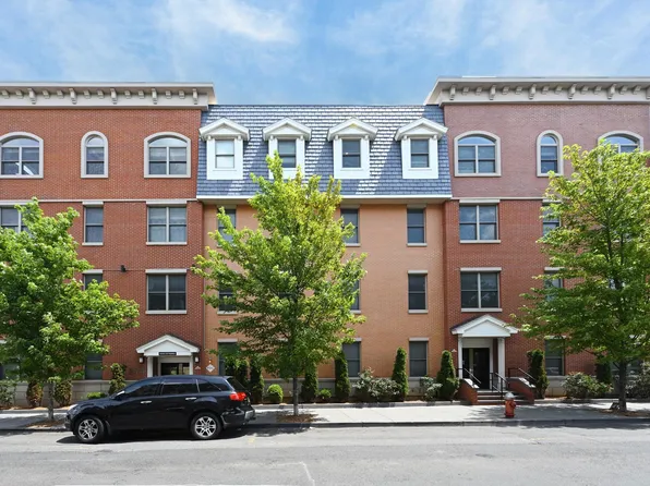 974 Summit Avenue image 1 of 30