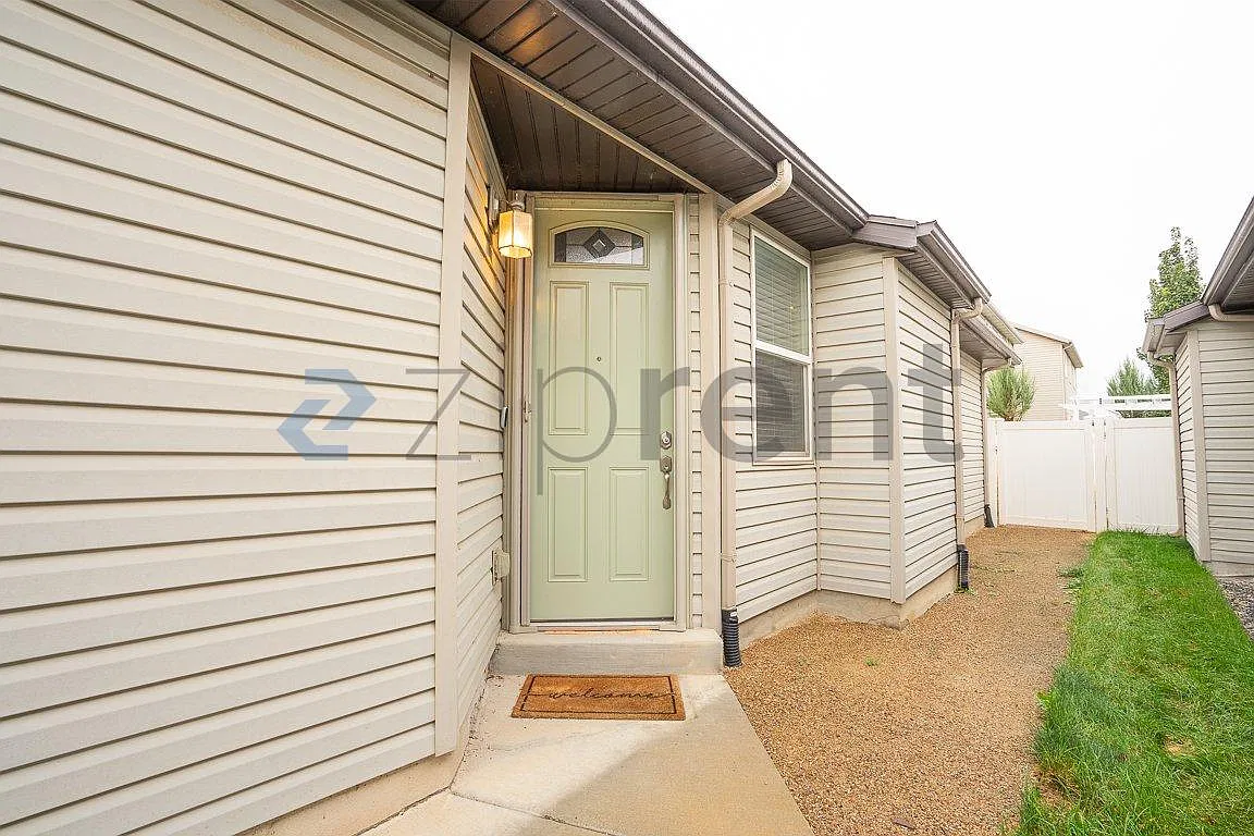3 bed, 1237 sqft, $2,500 — Photo 3