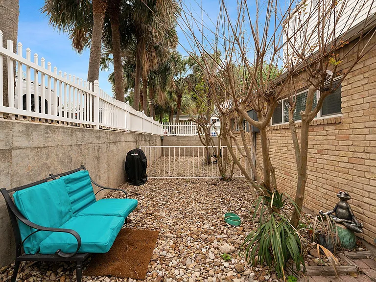 1818 S Lakeshore Blvd #8 — Photo 13