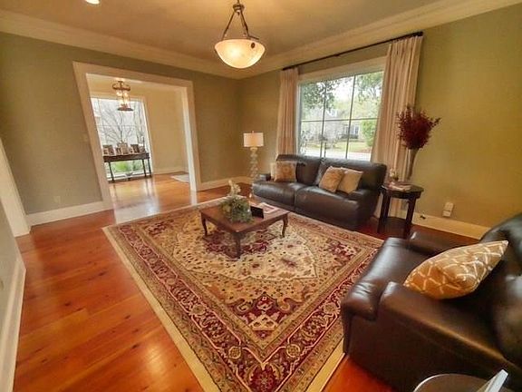 4th image of 25 Fairway Oaks Dr