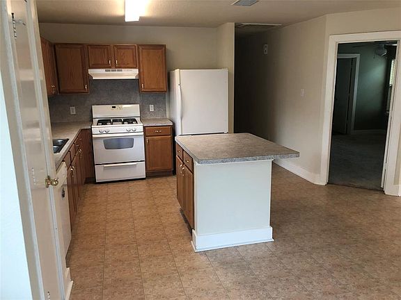 2nd image of 26876 Manor Crest Ct