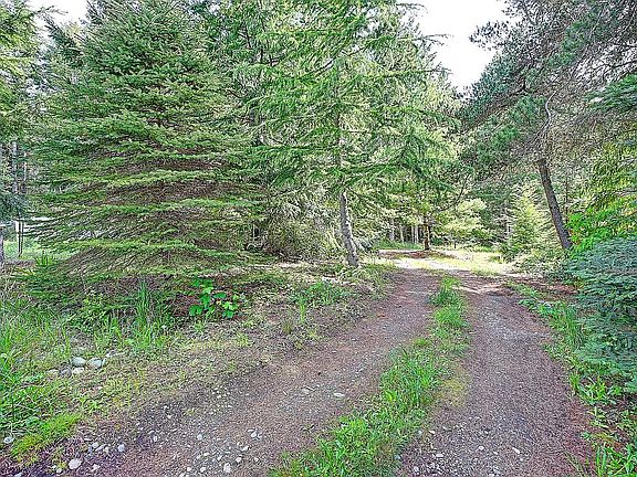 2nd image of 785 Lisa Ln