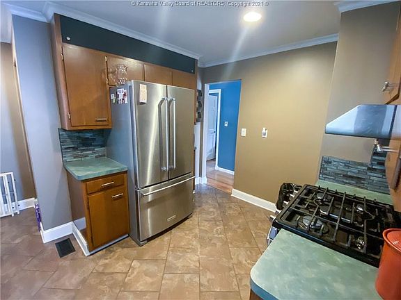 5th image of 706 Mayflower Dr