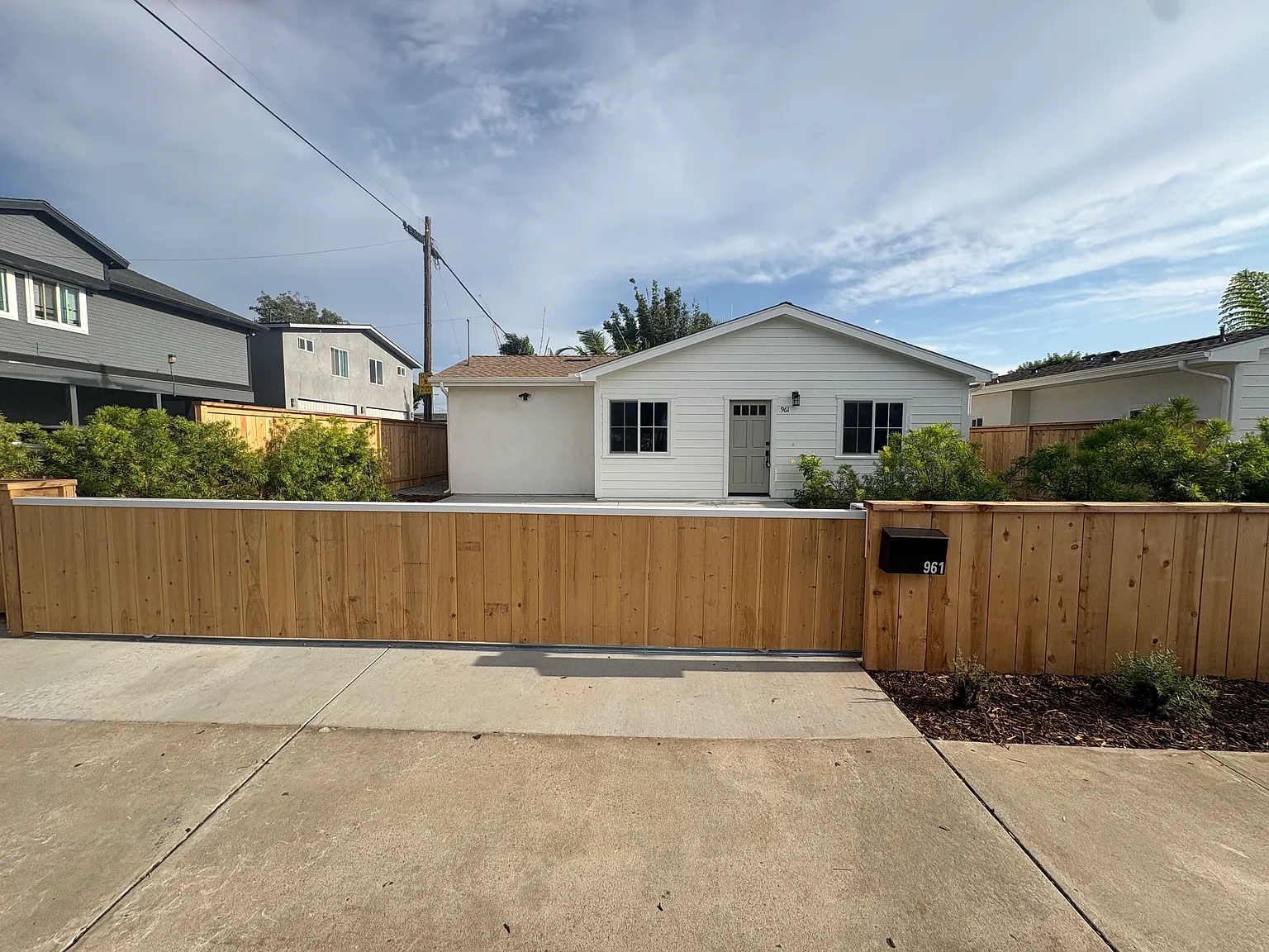 3 bed, 1060 sqft, $3,500 — Photo 1
