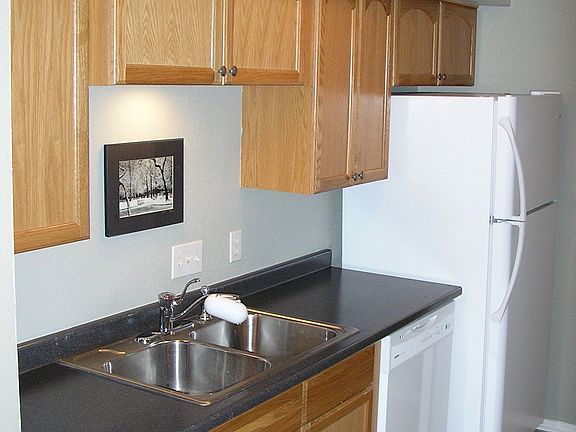 4th image of 1915 Augusta Dr APT 31