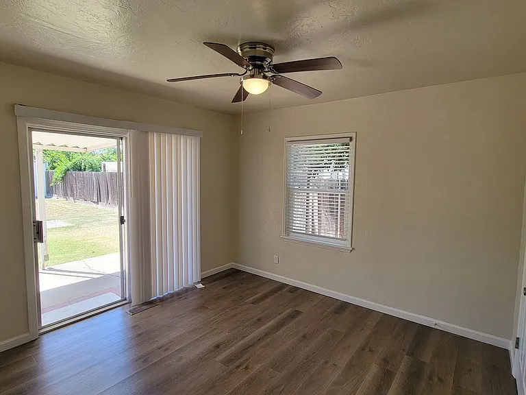 1251 Sunrise Ave — Photo 9