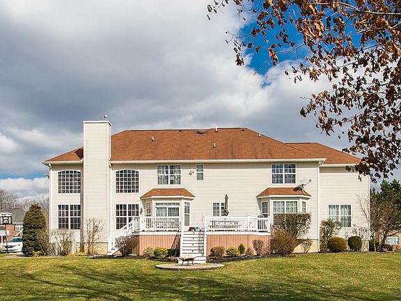 4th image of 1871 Charlton Cir