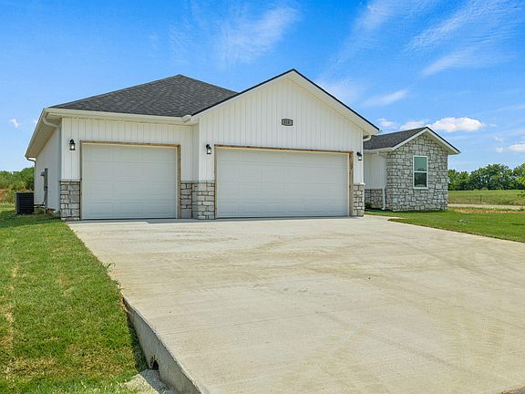 2nd image of 416 Beaver Tail Road