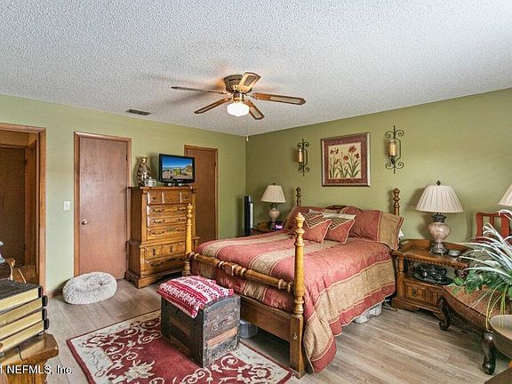 2nd image of 2017 Broad Oak Dr