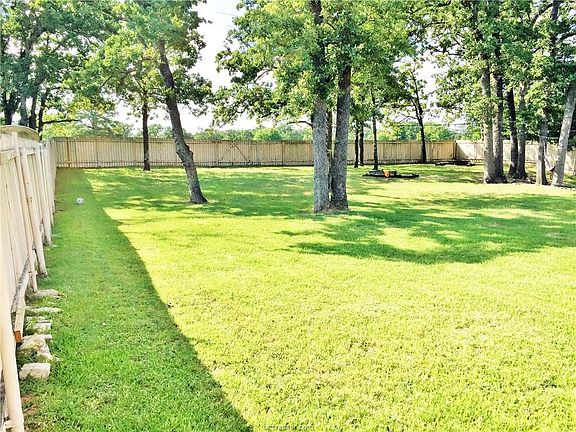5th image of 402 Fairway Dr