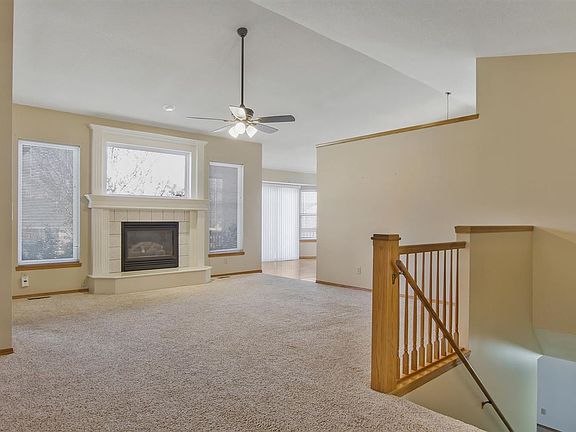 3rd image of 328 Oakmont Ct